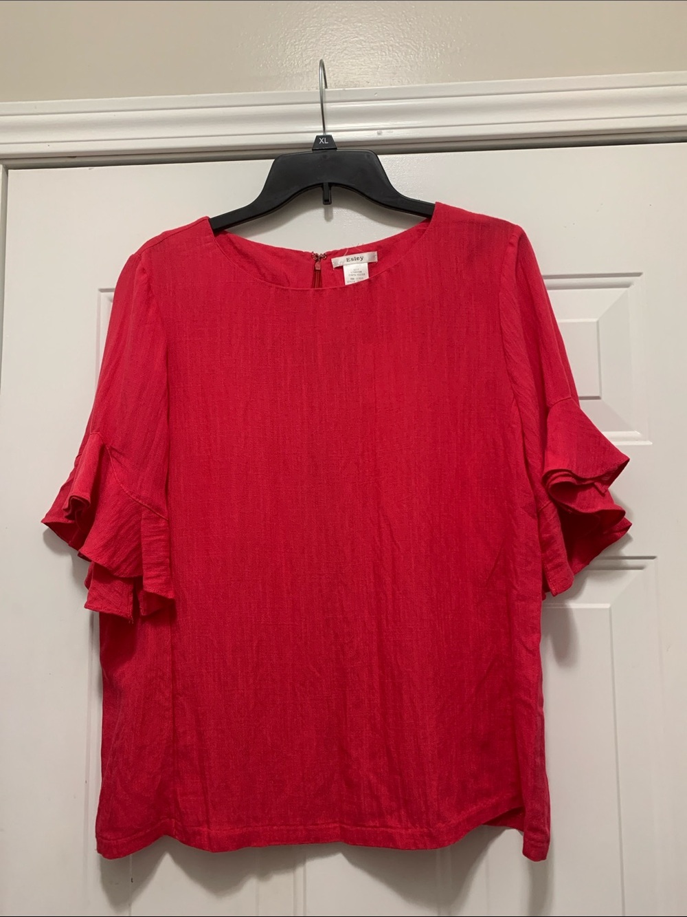 4/$10 Esley Ruffle Sleeve Blouse in Bright Pink Size Large